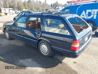 1995 Mercedes-Benz E with VIN WDBEA92E7SF310418, listed as a IAAI auction lot 41762503 with 206,153 mi miles and . Bid and sale history available at DreamBid. Image 3.