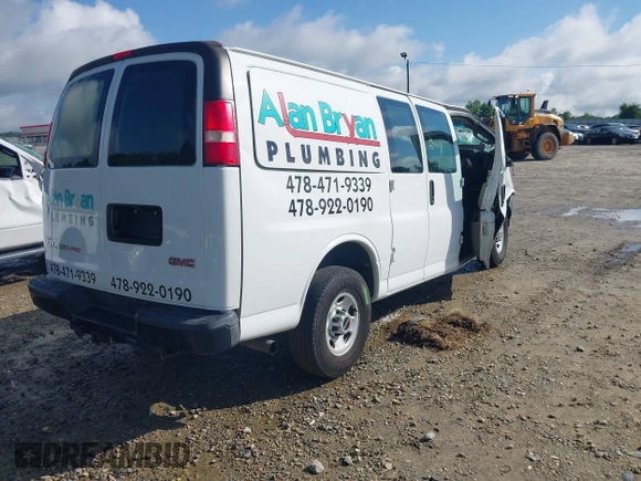 2017 GMC Savana Cargo z VIN 1GTW7AFG9H1117887, wystawiony jako IAAI lot #42233506 z przebiegiem Nie podano mil oraz . Historia ofert i sprzedaży dostępna na DreamBid. Obrazek 4.