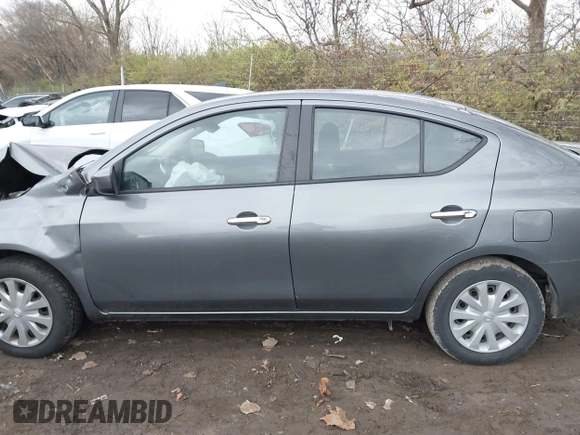 2019 Nissan Versa SV z VIN 3N1CN7AP4KL814213, wystawiony jako IAAI lot #40877781 z przebiegiem 108 624 mil mil oraz . Historia ofert i sprzedaży dostępna na DreamBid. Obrazek 14.