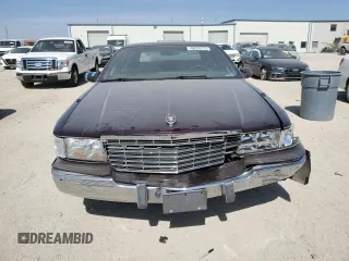 1995 Cadillac Fleetwood z VIN 1G6DW52P6SR702106, wystawiony jako Copart lot #48826215 z przebiegiem 140 971 mil mil oraz Szkoda całkowita • Salvage title. Historia ofert i sprzedaży dostępna na DreamBid. Obrazek 5.