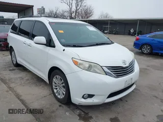 2014 Toyota Sienna XLE with VIN 5TDYK3DC5ES439511, listed as a IAAI auction lot 41510779 with 218,782 mi miles. Bid and sale history available at carsss.com. Image 1.