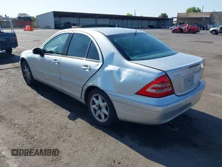 2002 Mercedes-Benz C 230/260/280/320 с VIN WDBRF61J62F233802, выставлен на аукционе IAAI как лот 42574637 с пробегом 238 810 миль миль и . История ставок и продаж доступна на DreamBid. Изображение 3.