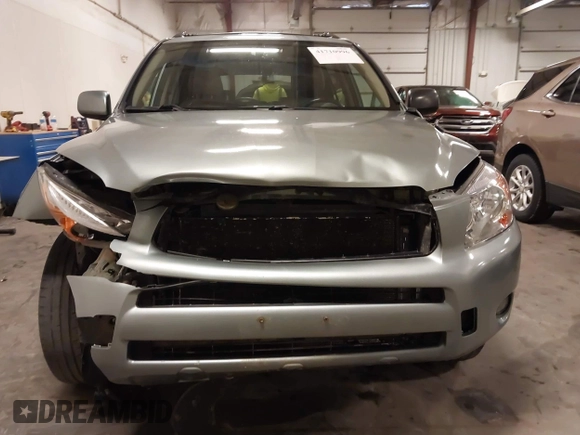 2007 Toyota RAV4 Limited with VIN JTMZD31V975061545, listed as a IAAI auction lot 41710996 with 196,998 mi miles. Bid and sale history available at carsss.com. Image 13.