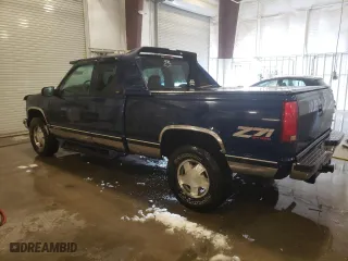 1998 Chevrolet C/K 1500 with VIN 2GCEK19RXW1168328, listed as a Copart auction lot 51498725 with 206,998 mi miles and Salvage Title. Bid and sale history available at carsss.com. Image 2.