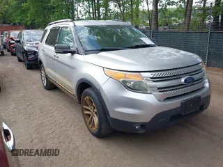 2011 Ford Explorer XLT with VIN 1FMHK7D88BGA71359, listed as a IAAI auction lot 42162122 with 171,530 mi miles and . Bid and sale history available at carsss.com. Image 1.