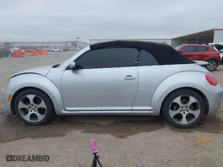 2013 Volkswagen Beetle Convertible 2.5L with VIN 3VW5X7AT0DM821473, listed as a IAAI auction lot 41103124 with 112,953 mi miles. Bid and sale history available at carsss.com. Image 14.