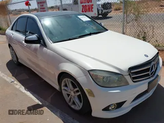 2009 Mercedes-Benz C 300 Sport z VIN WDDGF54X99R057121, wystawiony jako IAAI lot #42007456 z przebiegiem 122 687 mil mil oraz . Historia ofert i sprzedaży dostępna na DreamBid. Obrazek 1.
