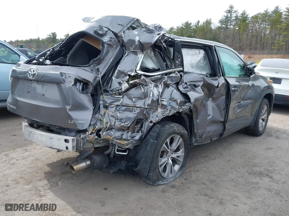 2015 Toyota Highlander LE with VIN 5TDBKRFH4FS180612, listed as a IAAI auction lot 41728026 with 87,764 mi miles. Bid and sale history available at carsss.com. Image 4.