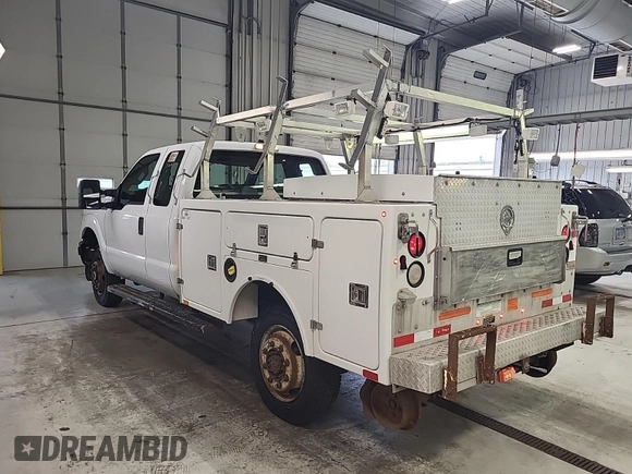 2011 Ford F-350 z VIN 1FD7X3B68BEC03720, wystawiony jako IAAI lot #42409023 z przebiegiem 332 380 mil mil oraz . Historia ofert i sprzedaży dostępna na DreamBid. Obrazek 40.