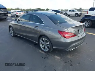 2019 Mercedes-Benz CLA 250 z VIN WDDSJ4EB0KN720613, wystawiony jako IAAI lot #42508467 z przebiegiem 26 941 mil mil oraz . Historia ofert i sprzedaży dostępna na DreamBid. Obrazek 3.