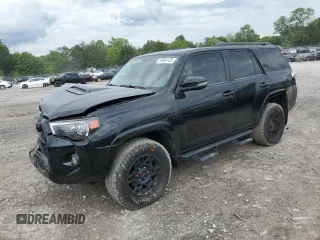 2018 Toyota 4Runner SR5 z VIN JTEBU5JR9J5520236, wystawiony jako Copart lot #56994135 z przebiegiem 96 047 mil mil oraz Szkoda całkowita • Salvage title. Historia ofert i sprzedaży dostępna na DreamBid. Obrazek 1.