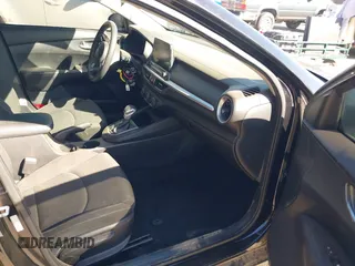 2020 Kia Forte LXS z VIN 3KPF24AD7LE228683, wystawiony jako IAAI lot #41620117 z przebiegiem 105 251 mil mil oraz . Historia ofert i sprzedaży dostępna na DreamBid. Obrazek 5.