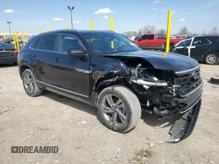 2024 Volkswagen Atlas SEL R-Line with VIN 1V2AE2CAXRC228149, listed as a Copart auction lot 51111825 with 6,548 mi miles and Salvage title. Bid and sale history available at DreamBid. Image 4.