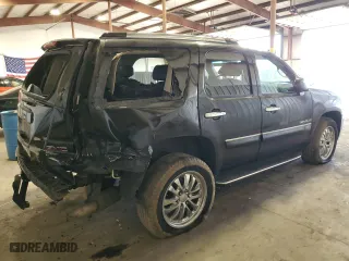 2008 GMC Yukon Denali with VIN 1GKFK63868J131422, listed as a Copart auction lot 77600024 with 177,198 mi miles and Salvage Title. Bid and sale history available at carsss.com. Image 3.