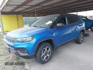 2022 Jeep Compass Trailhawk z VIN 3C4NJDDB6NT162831, wystawiony jako IAAI lot #41950418 z przebiegiem 34 762 mil mil oraz . Historia ofert i sprzedaży dostępna na DreamBid. Obrazek 2.