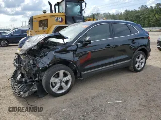 2017 Lincoln MKC Premiere z VIN 5LMCJ1C9XHUL63252, wystawiony jako Copart lot #55058625 z przebiegiem Nie podano mil oraz Szkoda całkowita • Salvage title. Historia ofert i sprzedaży dostępna na DreamBid. Obrazek 1.