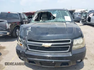 2008 Chevrolet Suburban 3LT z VIN 3GNFC16018G108883, wystawiony jako IAAI lot #42271973 z przebiegiem Nie podano mil oraz . Historia ofert i sprzedaży dostępna na DreamBid. Obrazek 12.