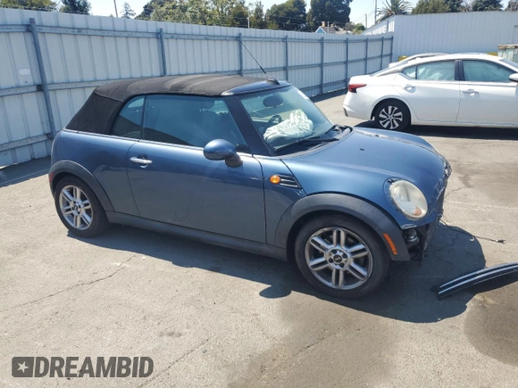 2011 MINI Convertible z VIN WMWZN3C56BTZ78387, wystawiony jako Copart lot #65002185 z przebiegiem 147 901 mil mil oraz Czysty tytuł • Clean title. Historia ofert i sprzedaży dostępna na DreamBid. Obrazek 4.