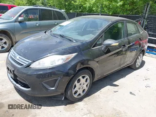 2013 Ford Fiesta SE z VIN 3FADP4BJ7DM144261, wystawiony jako IAAI lot #42281950 z przebiegiem 149 437 mil mil oraz . Historia ofert i sprzedaży dostępna na DreamBid. Obrazek 2.