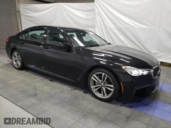 2019 BMW 7 Series 740i xDrive with VIN WBA7E4C50KGV28739, listed as a Copart auction lot 69882784 with 24,695 mi miles and Clean title. Bid and sale history available at DreamBid. Image 4.