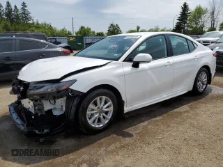 2025 Toyota Camry LE z VIN 4T1DAACK5SU586266, wystawiony jako Copart lot #60398315 z przebiegiem 1 474 mil mil oraz Czysty tytuł • Clean title. Historia ofert i sprzedaży dostępna na DreamBid. Obrazek 1.