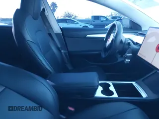 2022 Tesla Model 3 Performance z VIN 5YJ3E1EC7NF137744, wystawiony jako IAAI lot #41427701 z przebiegiem Nie podano mil oraz . Historia ofert i sprzedaży dostępna na DreamBid. Obrazek 5.