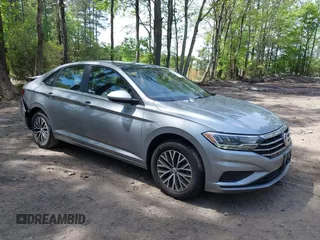 2020 Volkswagen Jetta S z VIN 3VWCB7BU8LM076922, wystawiony jako IAAI lot #42123187 z przebiegiem 28 141 mil mil oraz . Historia ofert i sprzedaży dostępna na DreamBid. Obrazek 1.