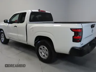 2024 Nissan Frontier SV z VIN 1N6ED1CM3RN642238, wystawiony jako Copart lot #55664185 z przebiegiem 2 233 mil mil oraz Szkoda całkowita • Salvage title. Historia ofert i sprzedaży dostępna na DreamBid. Obrazek 4.