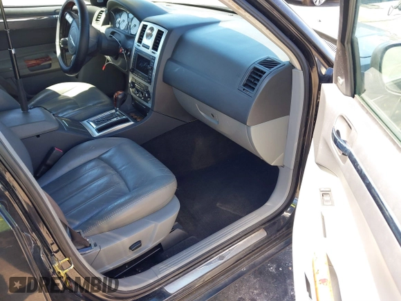2005 Chrysler 300 with VIN 2C3AA63HX5H649107, listed as a IAAI auction lot 41748562 with 173,803 mi miles. Bid and sale history available at carsss.com. Image 5.