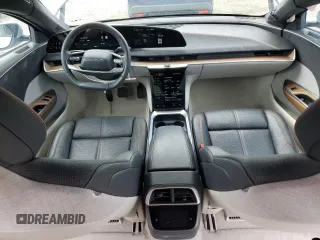 2022 Lucid Air Grand Touring z VIN 50EA1GBA6NA002123, wystawiony jako Copart lot #54435935 z przebiegiem 14 902 mil mil oraz Szkody całkowita. Historia ofert i sprzedaży dostępna na DreamBid. Obrazek 8.