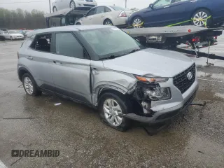 2021 Hyundai Venue SE z VIN KMHRB8A32MU065824, wystawiony jako Copart lot #51959315 z przebiegiem 75 370 mil mil oraz Szkody całkowita. Historia ofert i sprzedaży dostępna na DreamBid. Obrazek 4.