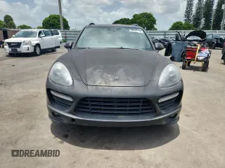 2014 Porsche Cayenne GTS z VIN WP1AD2A28ELA74131, wystawiony jako Copart lot #60239115 z przebiegiem Nie podano mil oraz Czysty tytuł • Clean title. Historia ofert i sprzedaży dostępna na DreamBid. Obrazek 5.