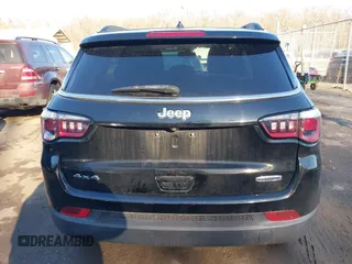 2017 Jeep Compass Latitude with VIN 3C4NJDBB8HT679989, listed as a IAAI auction lot 41499263 with 73,369 mi miles. Bid and sale history available at carsss.com. Image 16.