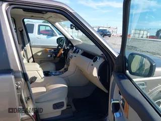 2015 Land Rover LR4 HSE z VIN SALAG2V69FA765454, wystawiony jako IAAI lot #42561781 z przebiegiem 99 115 mil mil oraz . Historia ofert i sprzedaży dostępna na DreamBid. Obrazek 5.