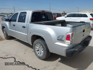 2006 Mitsubishi Raider LS z VIN 1Z7HT28KX6S576515, wystawiony jako IAAI lot #42180535 z przebiegiem 169 922 mil mil oraz . Historia ofert i sprzedaży dostępna na DreamBid. Obrazek 3.