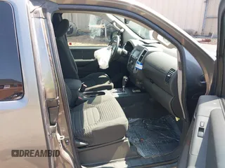 2016 Nissan Frontier SV z VIN 1N6AD0CW0GN760285, wystawiony jako IAAI lot #42434781 z przebiegiem 52 864 mil mil oraz . Historia ofert i sprzedaży dostępna na DreamBid. Obrazek 5.