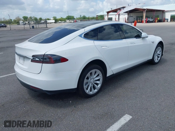 2014 Tesla Model S 60 with VIN 5YJSA1H12EFP39582, listed as a IAAI auction lot 42545143 with 117,383 mi miles and . Bid and sale history available at DreamBid. Image 4.