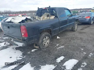 2003 Chevrolet Silverado 1500 LS with VIN 2GCEK19VX31260807, listed as a IAAI auction lot 41443970 with 180,000 mi miles. Bid and sale history available at carsss.com. Image 4.