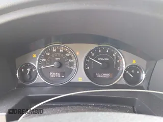 2010 Jeep Commander Limited with VIN 1J4RG5GT1AC109349, listed as a IAAI auction lot 42230008 with 186,746 mi miles and . Bid and sale history available at DreamBid. Image 7.