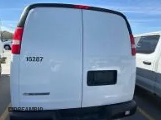 2017 Chevrolet Express Cargo z VIN 1GCWGAFF3H1158281, wystawiony jako IAAI lot #42566227 z przebiegiem 212 348 mil mil oraz . Historia ofert i sprzedaży dostępna na DreamBid. Obrazek 5.