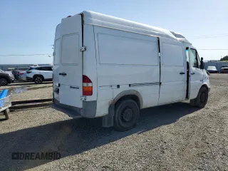 2005 Freightliner Sprinter with VIN WDYPD644X55808602, listed as a Copart auction lot 55554884 with 275,716 mi miles and Salvage Title. Bid and sale history available at DreamBid. Image 3.