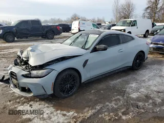 2025 BMW M4 Competition xDrive z VIN WBS33HK07SCS58994, wystawiony jako Copart lot #45103545 z przebiegiem Nie podano mil oraz Czysty tytuł • Clean title. Historia ofert i sprzedaży dostępna na DreamBid. Obrazek 1.