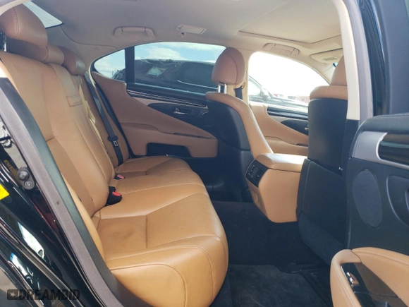 2014 Lexus LS 460 with VIN JTHBL5EF1E5132381, listed as a Copart auction lot 87682635 with 97,820 mi miles and Salvage Title. Bid and sale history available at carsss.com. Image 10.