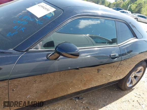 2019 Dodge Challenger SXT z VIN 2C3CDZAG5KH561606, wystawiony jako IAAI lot #41994950 z przebiegiem 97 615 mil mil oraz . Historia ofert i sprzedaży dostępna na DreamBid. Obrazek 15.