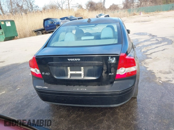 2006 Volvo S40 2.4L with VIN YV1MS382862160847, listed as a IAAI auction lot 41755812 with 163,594 mi miles. Bid and sale history available at carsss.com. Image 16.