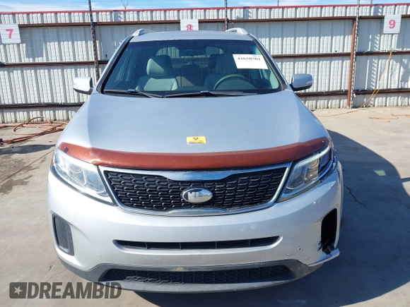 2015 Kia Sorento LX with VIN 5XYKT4A77FG548874, listed as a IAAI auction lot 41650301 with 111,113 mi miles. Bid and sale history available at carsss.com. Image 12.