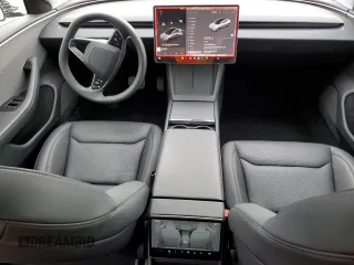 2025 Tesla Model 3 Long Range z VIN 5YJ3E1EA1SF906894, wystawiony jako Copart lot #49925085 z przebiegiem 3 477 mil mil oraz Szkoda całkowita • Salvage title. Historia ofert i sprzedaży dostępna na DreamBid. Obrazek 8.