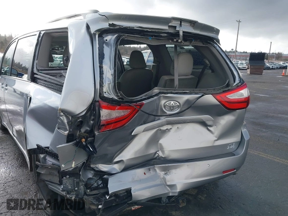 2018 Toyota Sienna XLE with VIN 5TDDZ3DC5JS205440, listed as a IAAI auction lot 41090557 with 50,775 mi miles. Bid and sale history available at carsss.com. Image 6.