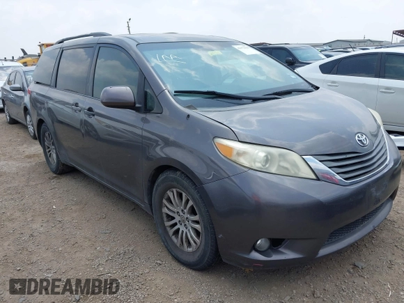 2012 Toyota Sienna XLE AAS z VIN 5TDYK3DC3CS240342, wystawiony jako IAAI lot #42172125 z przebiegiem 244 483 mil mil oraz . Historia ofert i sprzedaży dostępna na DreamBid. Obrazek 1.