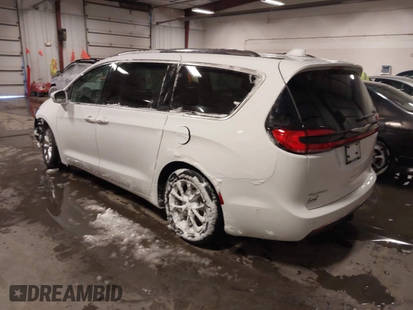 2021 Chrysler Pacifica Touring L with VIN 2C4RC1BG3MR504293, listed as a IAAI auction lot 41728608 with 70,487 mi miles and . Bid and sale history available at DreamBid. Image 3.